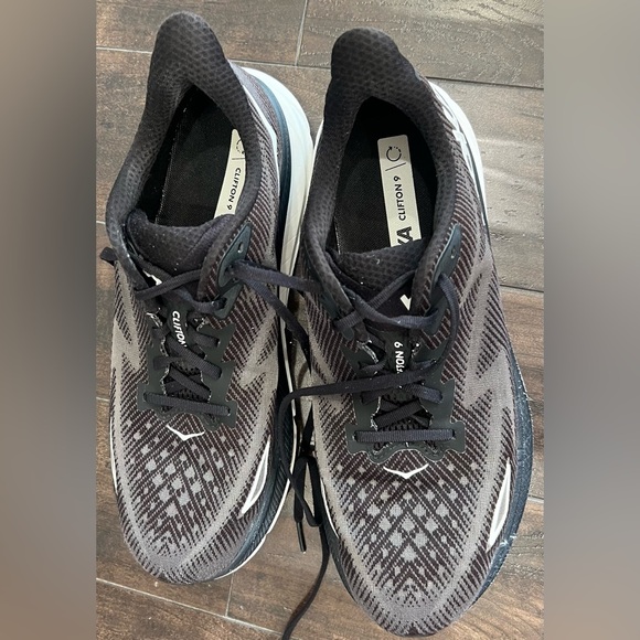 Hoka Men's Clifton 9 Wide Athletic Shoes - Picture 4 of 13